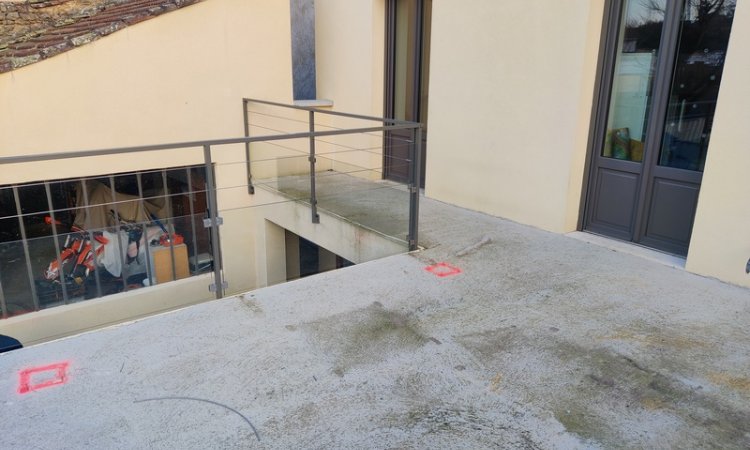 Garde-corps en verre et câble en inox à Saint-Quentin-Fallavier et sa région. PIRON MÉTALLERIE