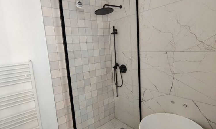 Paroi de douche à Saint-Quentin-Fallavier et sa région. PIRON MÉTALLERIE